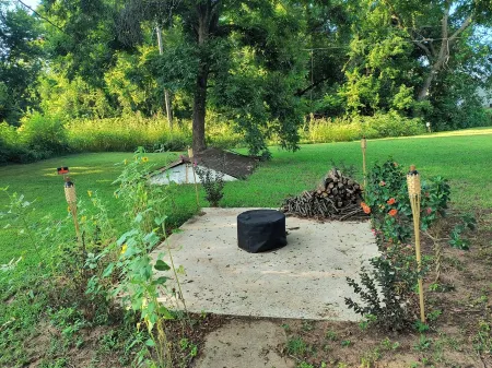 Serenity's Sanctuary in this quiet, peaceful 2 bdr 1 bath bungalow. Pet friendly