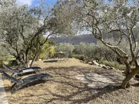 À 30 mn des Gorges du Verdon Gîte au Calme Entouré Doliviers et de Lavandes Hotel a Oraison