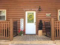 Cabin Sleeps 8 w/ 2 King Suites, Theater/Hot Tub/Pool Table, Small Dog Friendly!