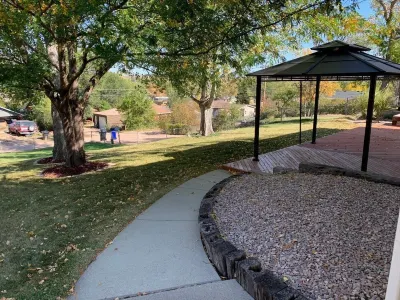 Newly furnished 4 Bed, 2 bath, home in quiet neighborhood Hotels near Roam'n Around