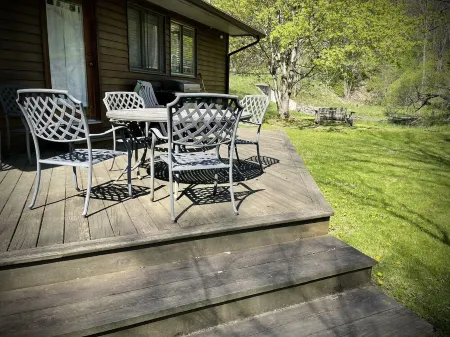 Spacious, private and peaceful 1st floor Apartment on Fly Creek