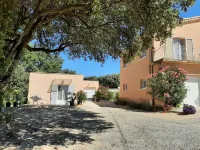 Gîte sous le Chêne Vert / Ideal for cyclists and hikers / Free private parking