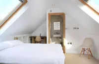 Beautiful self contained character Cotswold style cottage 15