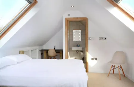 Beautiful self contained character Cotswold style cottage 15