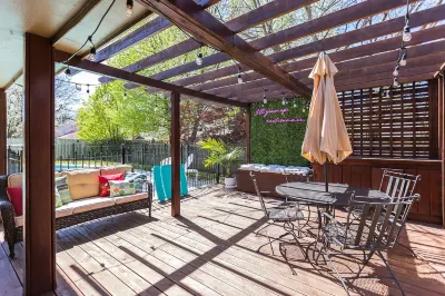 Comfy Hangout House - Sleeps 16 - Pool & Hot Tub! Hotels near Rhema Bible Training College