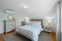 Historic home with modern amenities in the heart of town, walk everywhere!