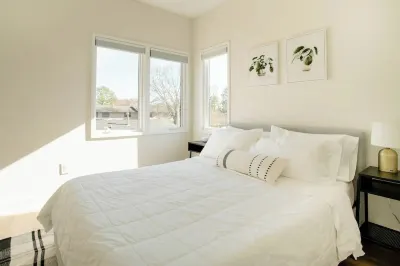 NEW Downtown Home with Rooftop Deck - Walkable