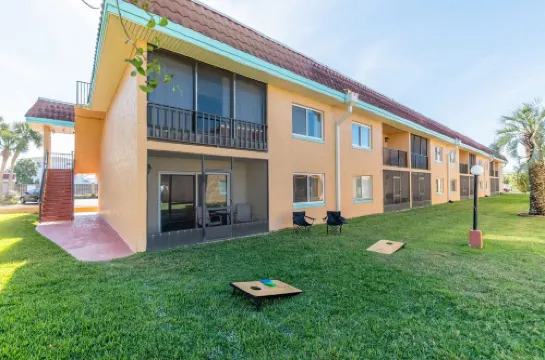 Nights of Lights/ Close to St Augustine /Steps to Beach,Pool,Dock/Beach Supplies Hotels in Crescent Beach