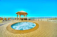 On the Beach - TreasureIsland  2 King Br Condo. Beach