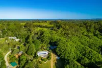 Amazing views of the hinterland, short drive to the beach and Byron
