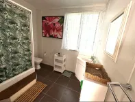 Barney Point Gem  Space, Privacy & Perfect Location Walk to Beach, Cafes and Pub