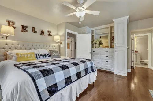 POOL, HOT TUB, FIRE PIT, PET FRIENDLY, 7 CRUISER BIKES, CHECKS ALL THE BOXES.