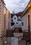 Charming Family Friendly Mountain Home, Minutes to Skiing & Downtown GWS!