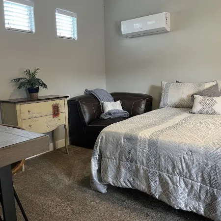 New Comfy Cozy Casita near the Lakes, Dunes & Golfing! Perfect Couples Getaway!