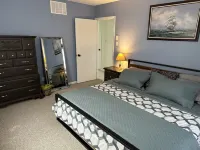 Brigantine 2BR 1.5BA Bottom Floor Condo with Tesla/EV Charger Отели рядом с достопримечательностью «Парк Шарк»