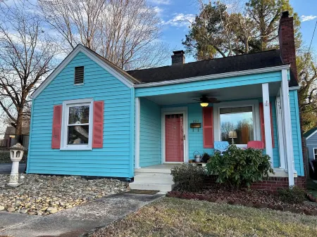 New! Downtown Burlington Bungalow, close to Elon!