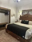 Rustic Elegant Cabin 5 Mns to Ynp ~ Open Year Round