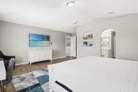 Spotless Villa! Pool Firepit-15 min to beach! Huge family Home Hotels in Flagler County