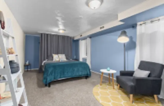 5 Bedroom House with Crib - Walk to Downtown Littleton!