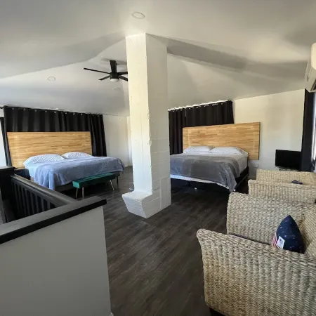 The Charming House of Riverside: All King beds, 55" Smart TVs, W/D, Downtown