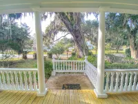 Savannah Slumbers Cottage - circa 1900 FIVE Bedroom on Savannah’s Isle of Hope