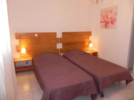 VILLA with stunning views and private access to Lake Esparron de Verdon