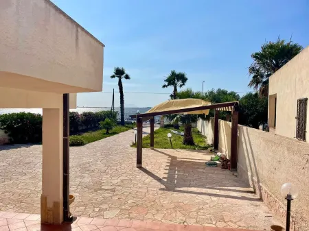 4 Bedroom Villa in Marsala Отели в г. Марсала