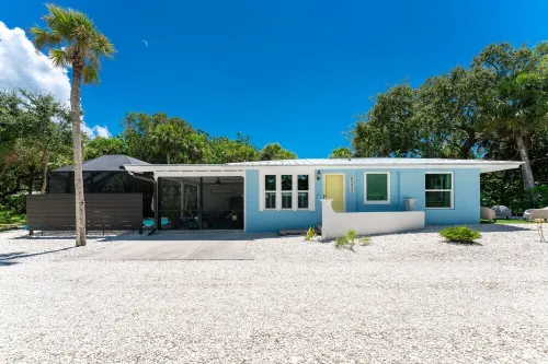 🐬NO DAMAGES, ACCEPTING BOOKINGS, New Private Heated Pool and Hot Tub🐬 - Boutique