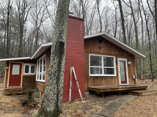 Cozy cottage just one mile from the Platte river, close to the Sleepy Bear dunes