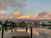 Cozy coastal condo - Just over one block to the beach