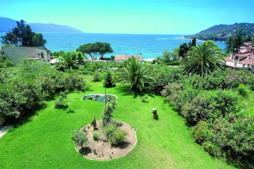 Flat with private  terrace, restaurant,village walking distance