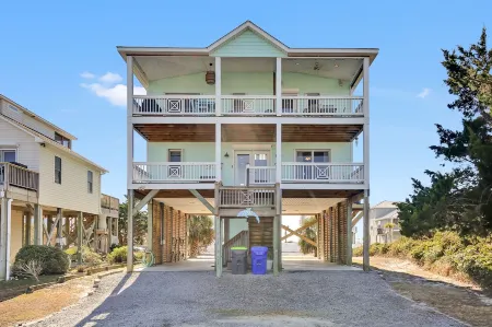 Amazing views, steps to the ocean - OKI gem