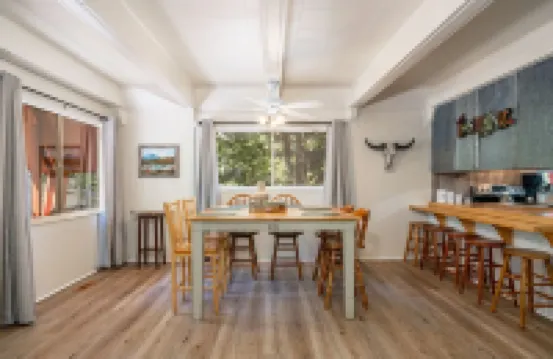 Woodsy Cabin Perfect for a Couple or a Group!