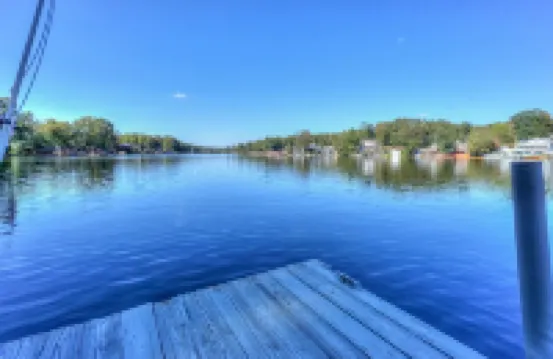 Red Sky Lake House - Tranquility at the lake!