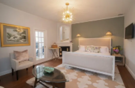 Historical New England coastal holiday home-2 min. from Ocean Beach