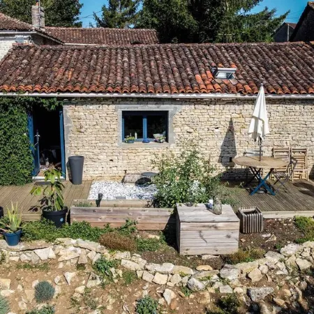 CHARMING COTTAGE WITH TERRACE OVERLOOKING THE COUNTRYSIDE