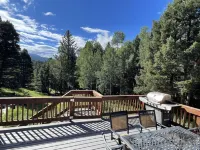 Beautiful, 6-bedroom mountain home with hot tub, deck and fire pit!