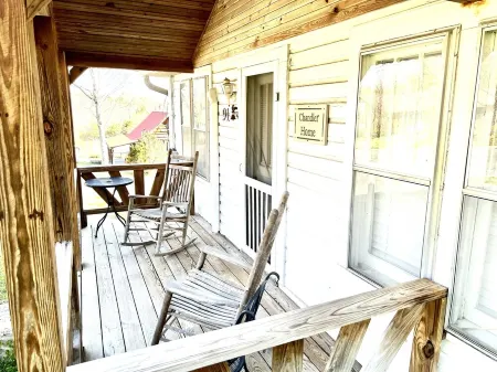 The Chandler House, 211 N Peabody Ave, Moutain View, Ar. 72560 Отели в г. Маунтин-Вью