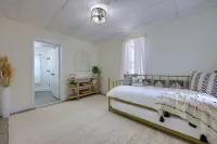 Delightful Small Town Escape — Sauna & Parking