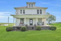 Peaceful & Charming Farmhouse;Firepit;Near Weston, St.Joe & Atchison ;Sleeps 10 - 3-Star