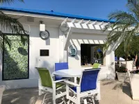 Ocean Front, Renovated. Marina, New Pool/Hot Tub and Private Beach. Top Floor!