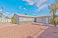 VIP villa 3BDR 2BHR 5min to the strip large pool