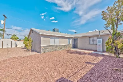 VIP villa 3BDR 2BHR 5min to the strip large pool Hoteles en 