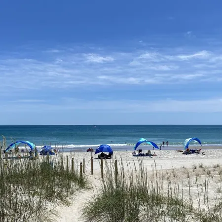 Emerald Isle Oceanside, Walk to Beach, Yard, Bikes, Beach Gear, Near Everything