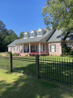 4 bedroom, 3 full baths, Inground pool College Hill