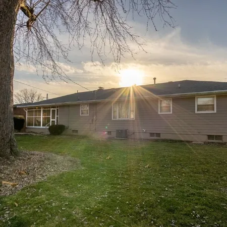 Charming and Spacious 3 Bedroom Home in Lancaster