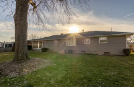 Charming and Spacious 3 Bedroom Home in Lancaster