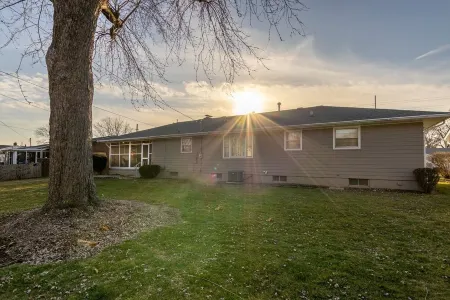 Charming and Spacious 3 Bedroom Home in Lancaster