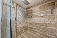 Peaceful Lake Front Home Sleeps 12 - 民宿