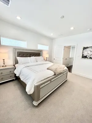 LUXURY 3-STORY TOWNHOUSE! Located in The Houston Heights Hotels in North Houston